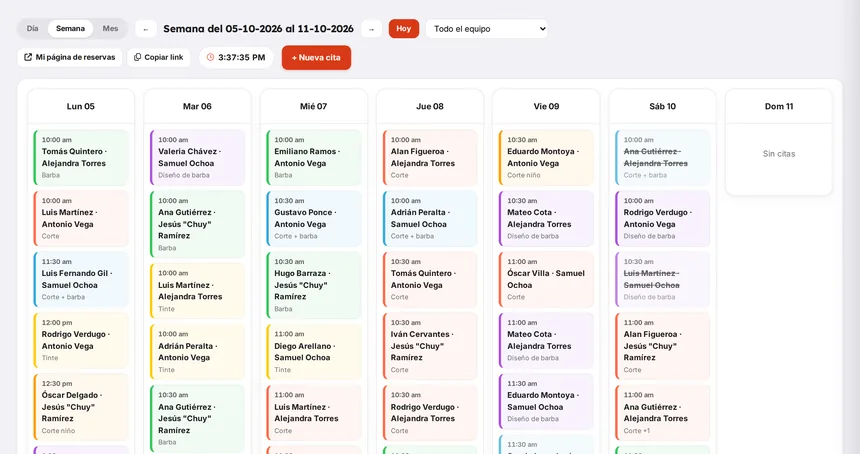Vista Semana real de AgendaMaestra con las citas de todo el equipo de Barbería El Fénix